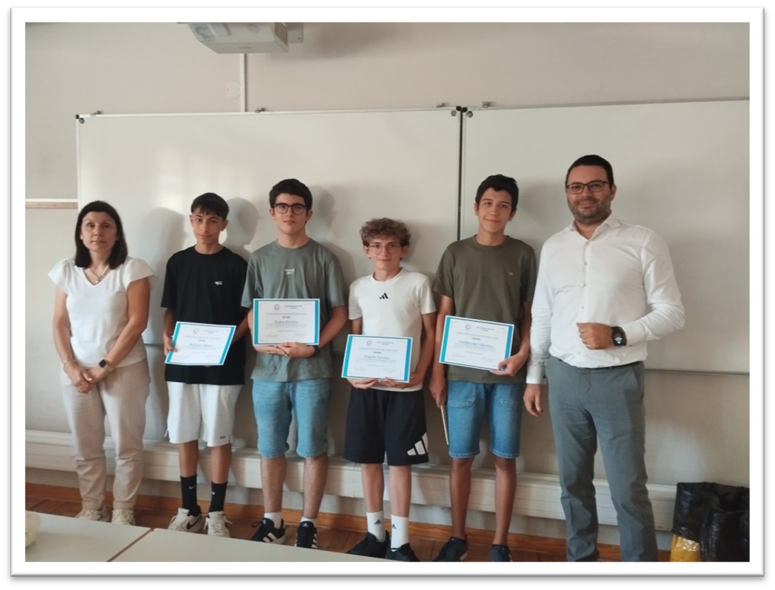 Alunos da turma 8A com menção honrosa PmatE